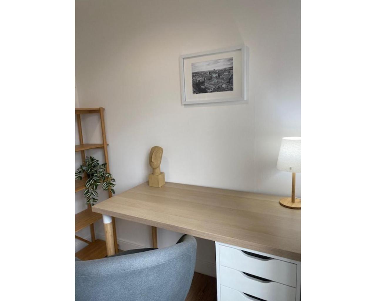 Central Belfast Apartments Belfast Work-Rest-Play R&R Room photo