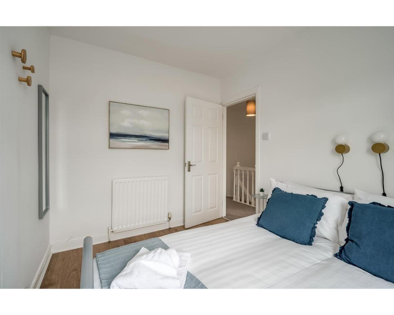 Central Belfast Apartments Belfast Work-Rest-Play R&R Room photo